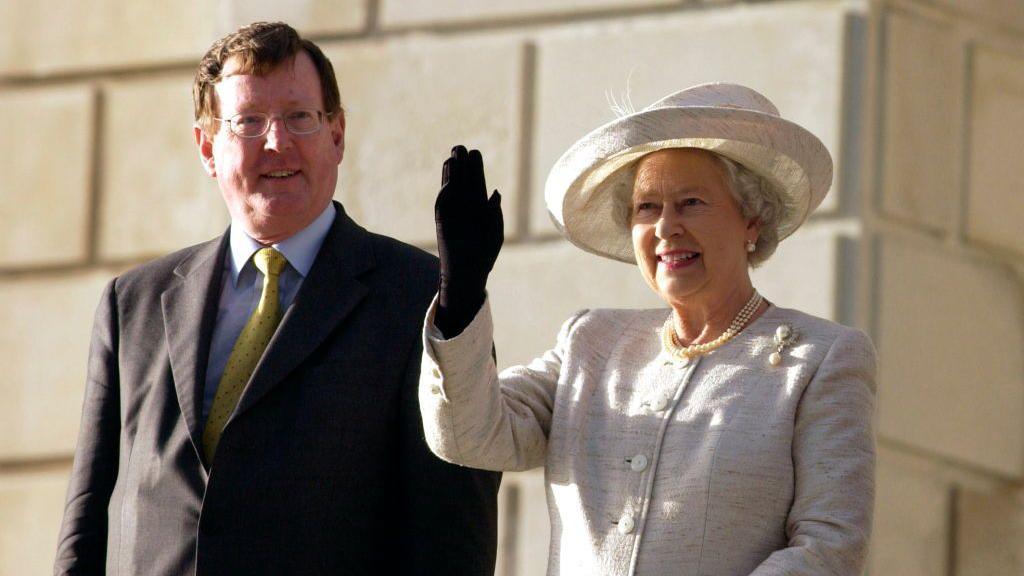 Queen Elizabeth II With David Trimble, Northern Ireland First Minister Of Assembly, At Stormont, The Northern Ireland Parliament Building (Photo by Tim Graham Photo Library via Getty Images)