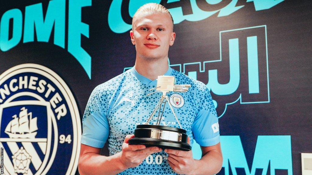 Erling Haaland with his World Sport Star award