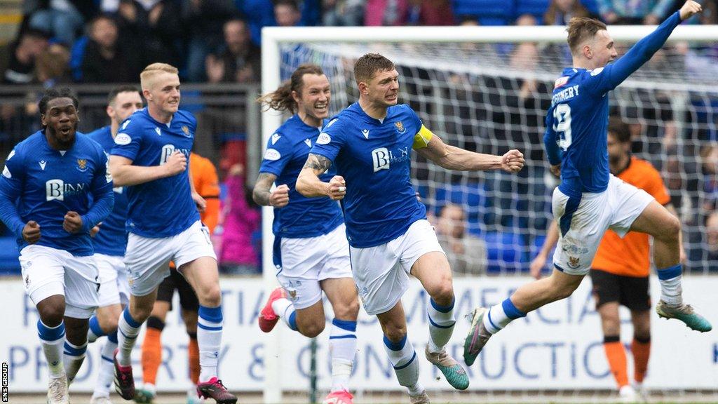 St Johnstone players celebrate Liam Gordon's breakthrough goal late in the first half