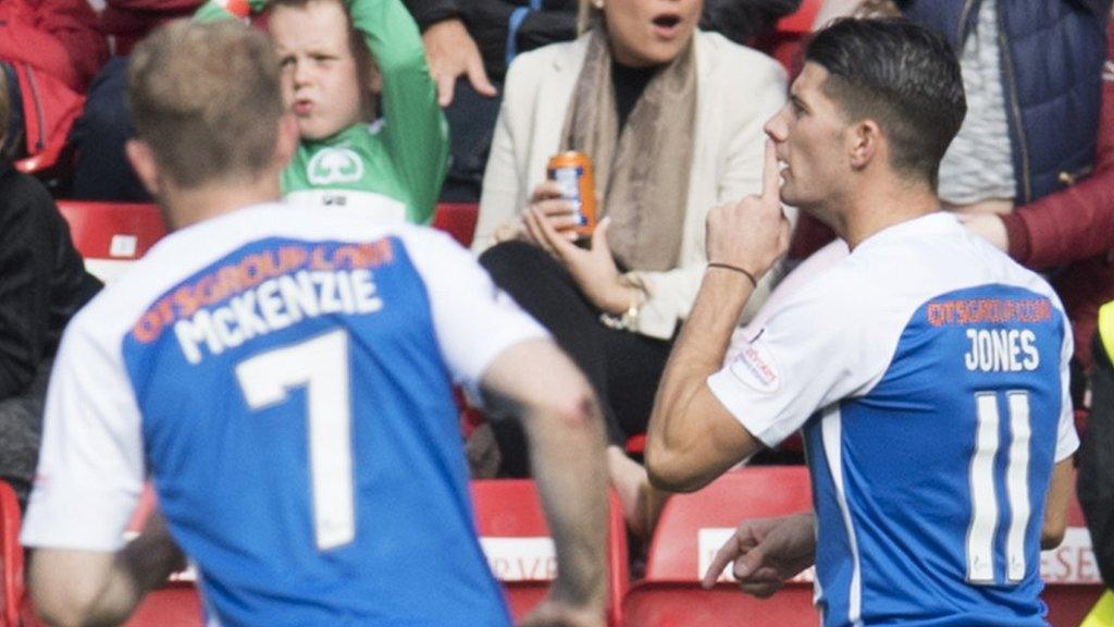 Kilmarnock's Jordan Jones (right) celebrates