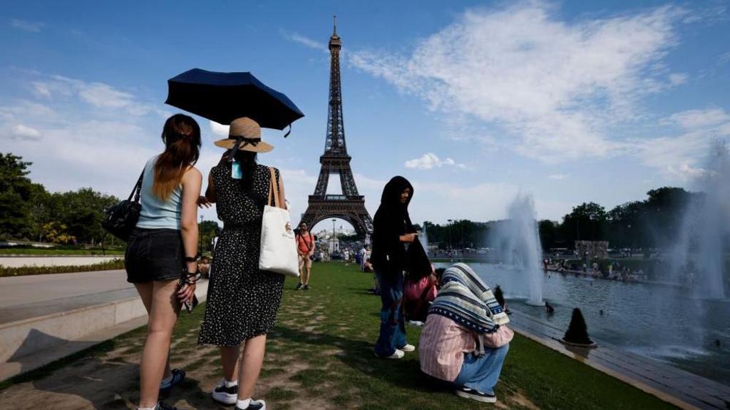 People at an outdoor festival in France during extreme heat