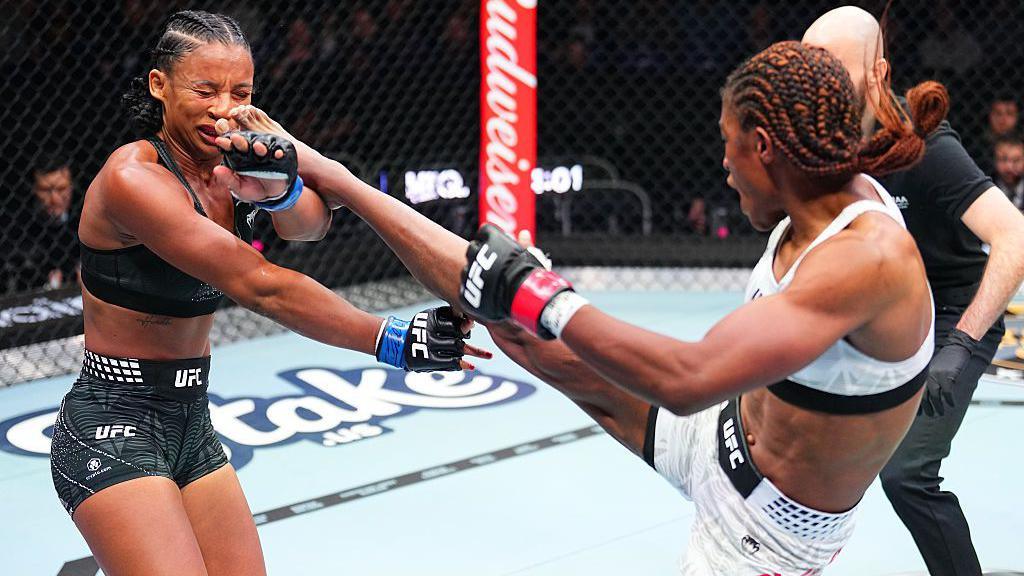Shanelle Dyer kicks Ravena Oliveira in the face