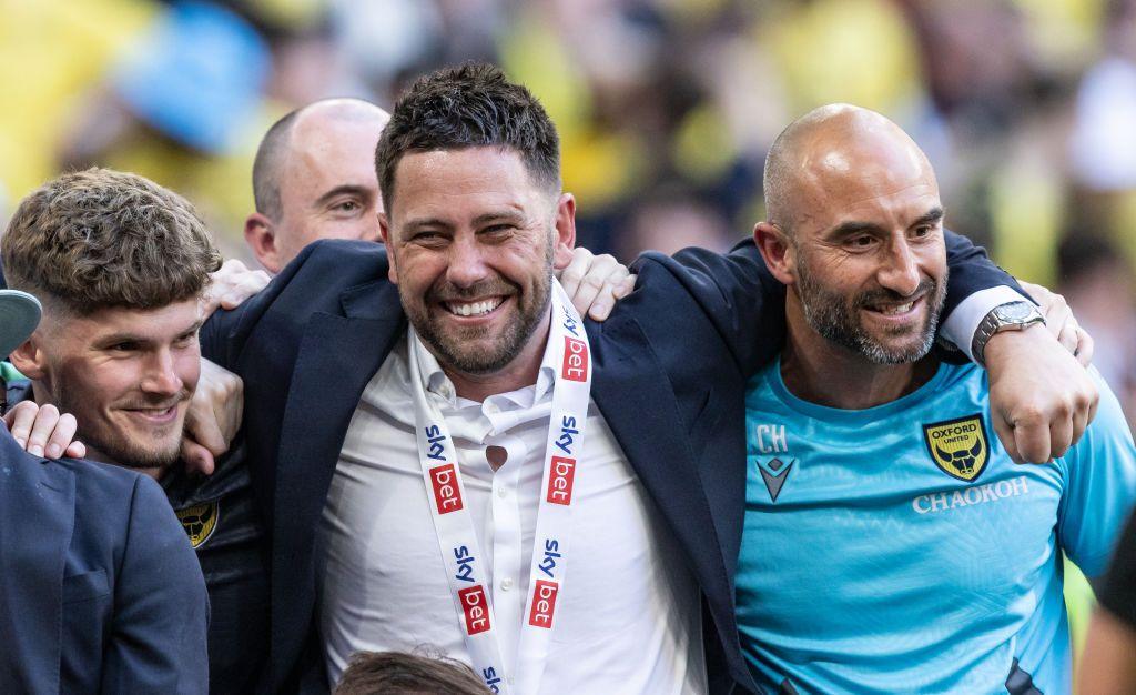 Oxford United's manager Des Buckingham (centre) celebrates promotion