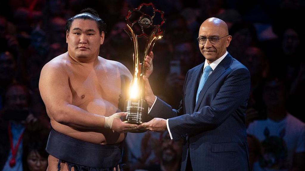 Sumo Wrestling: Follow reaction as Yokozuna Hoshoryu wins the