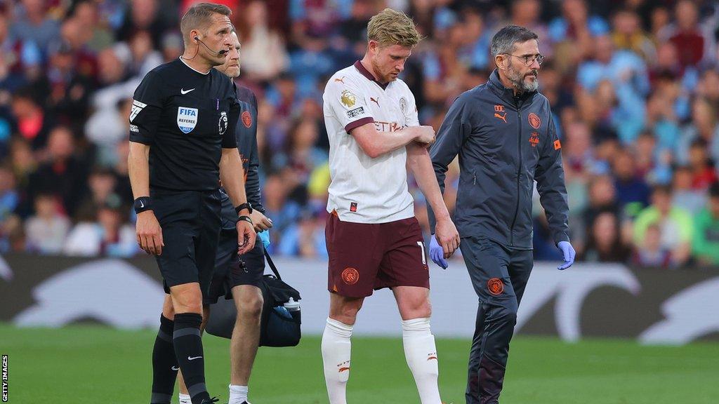 Kevin de Bruyne walks off injured at Burnley