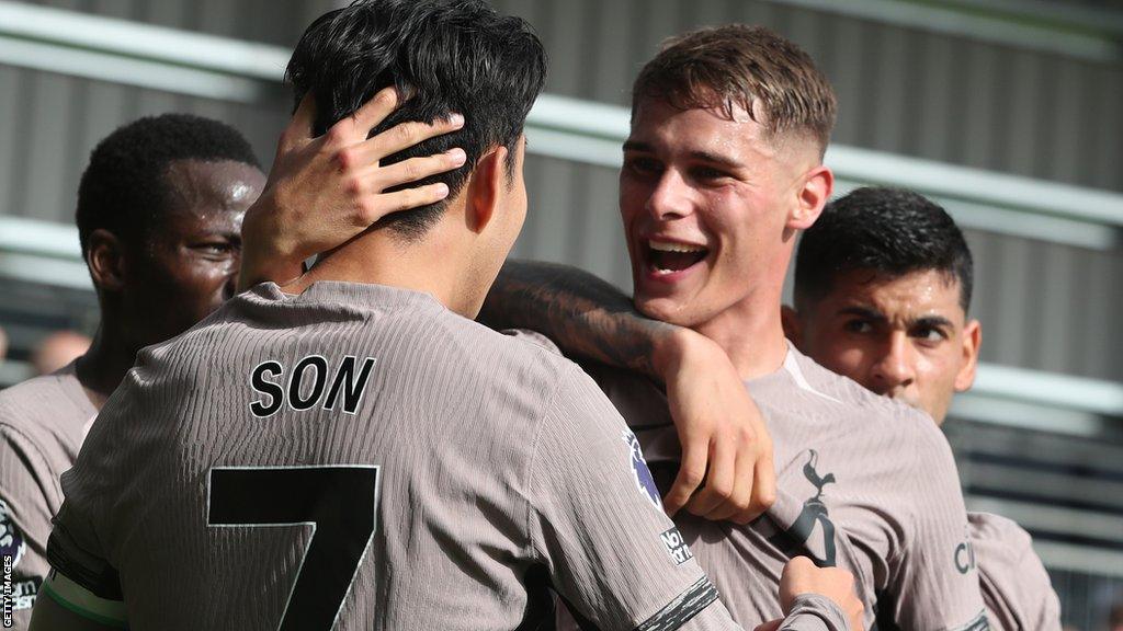 Tottenham players celebrate