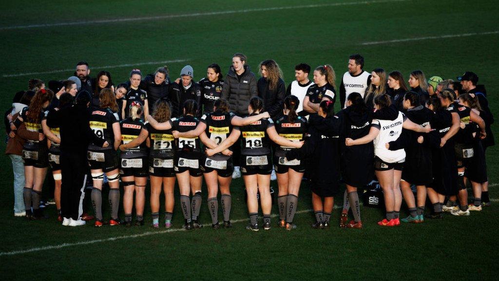 Exeter Chiefs gather around in a circle