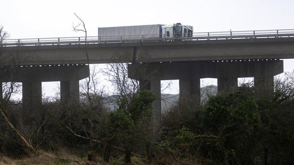 Lorry on m4