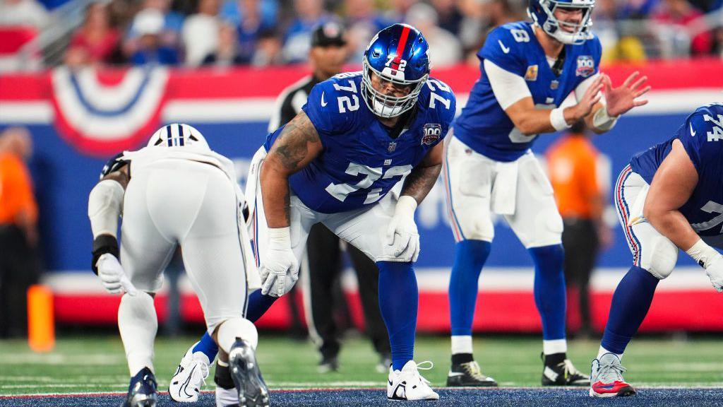 Jermaine Eluemunor looks at an opponent as he prepares for a snap as the New York Giants play against the Dallas Cowboys