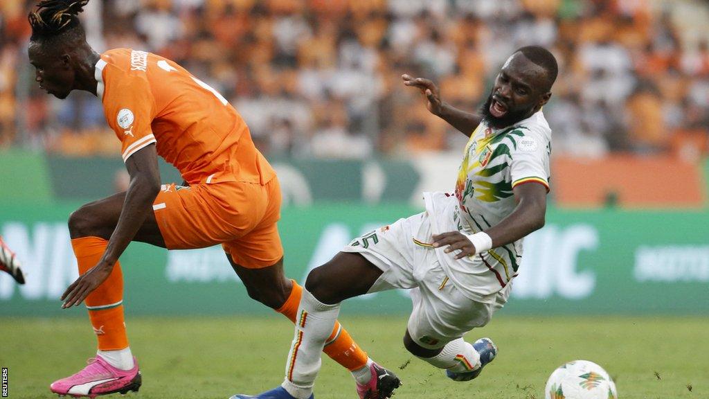 Odilon Kossounou received a second yellow card for a trip on Lassine Sinayoko at the Afcon football tournament