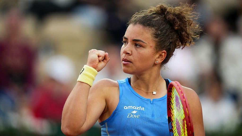 Jasmine Paolini celebrates
