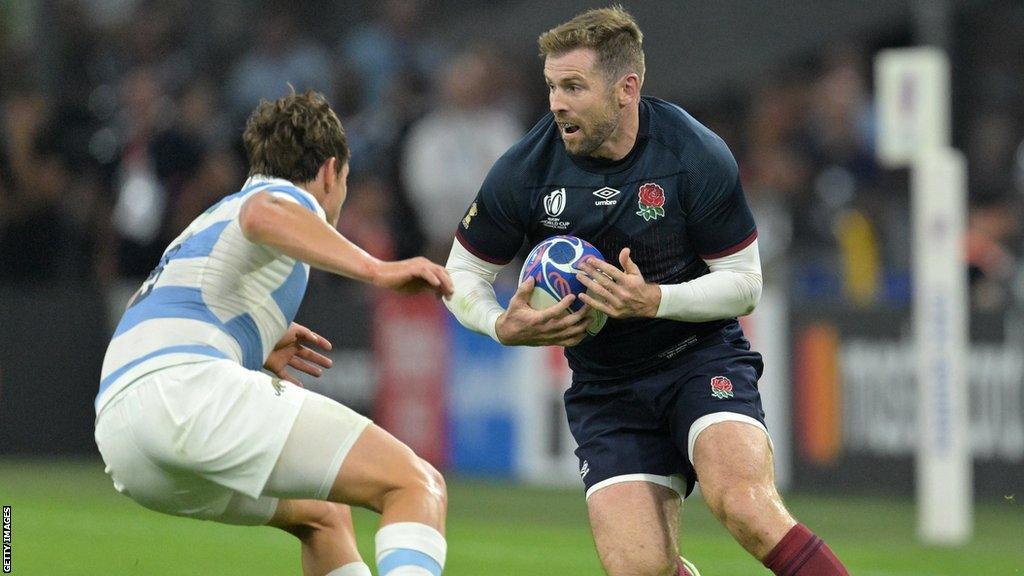 Elliot Daly carries the ball for England against Argentina