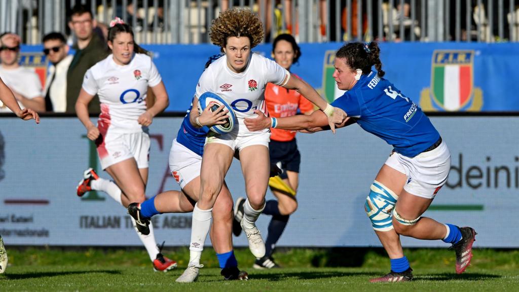 Ellie Kildunne runs through Italy's defence to score for England