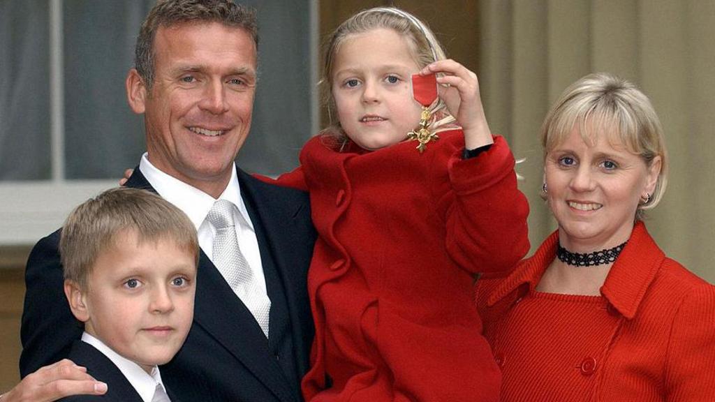 Wife of Alec Stewart, Lynn Stewart, dies