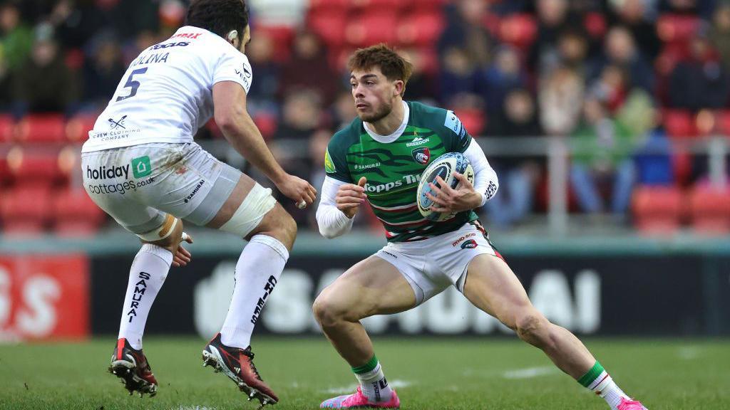 Ollie Hassell-Collins runs with the ball