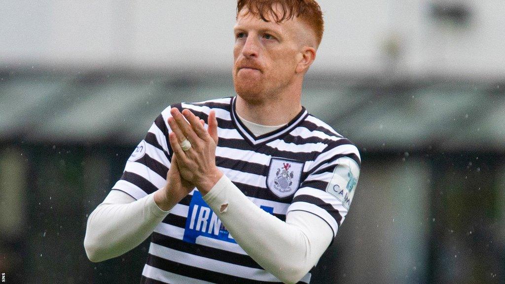 Simon Murray playing for Queen's Park