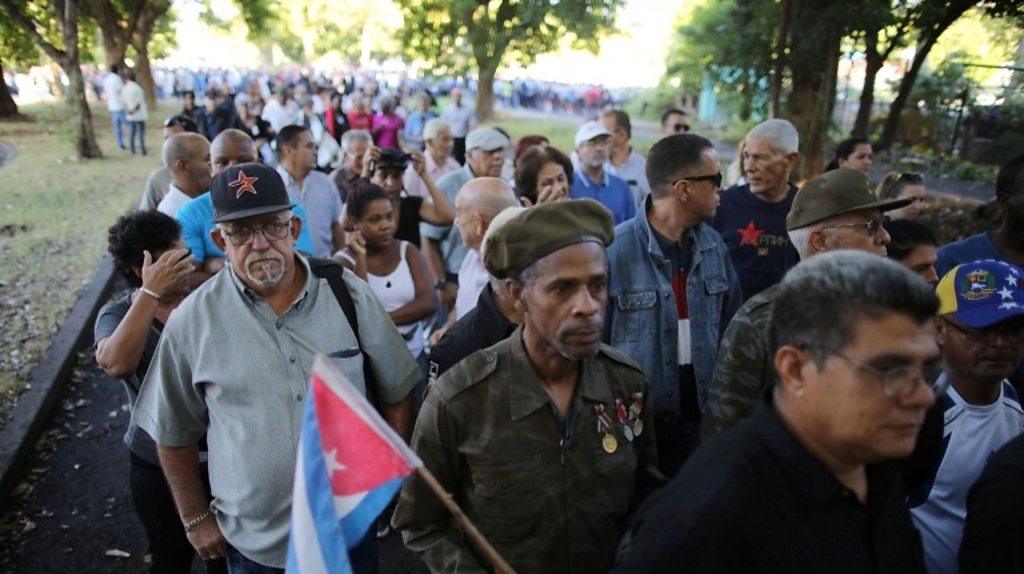 People queue to pay respects to Fidel Castro