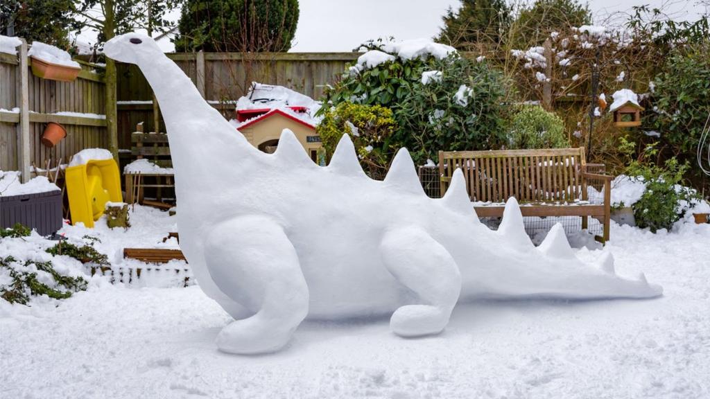 Tink family snow dinosaur