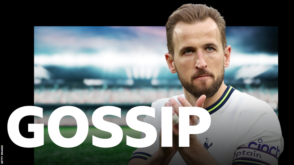 Harry Kane applauds the fans after Tottenham beat Nottingham Forest