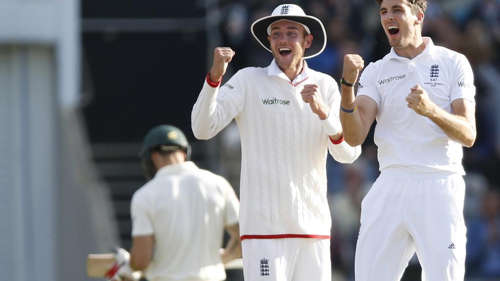 Steven Finn and Stuart Broad celebrate