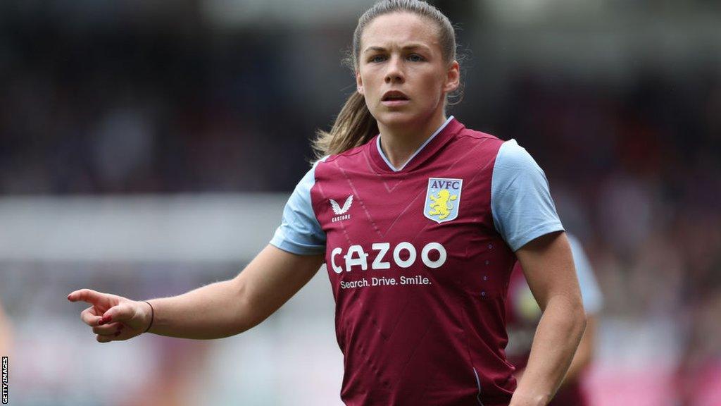 Kirsty Hanson playing for Aston Villa last season