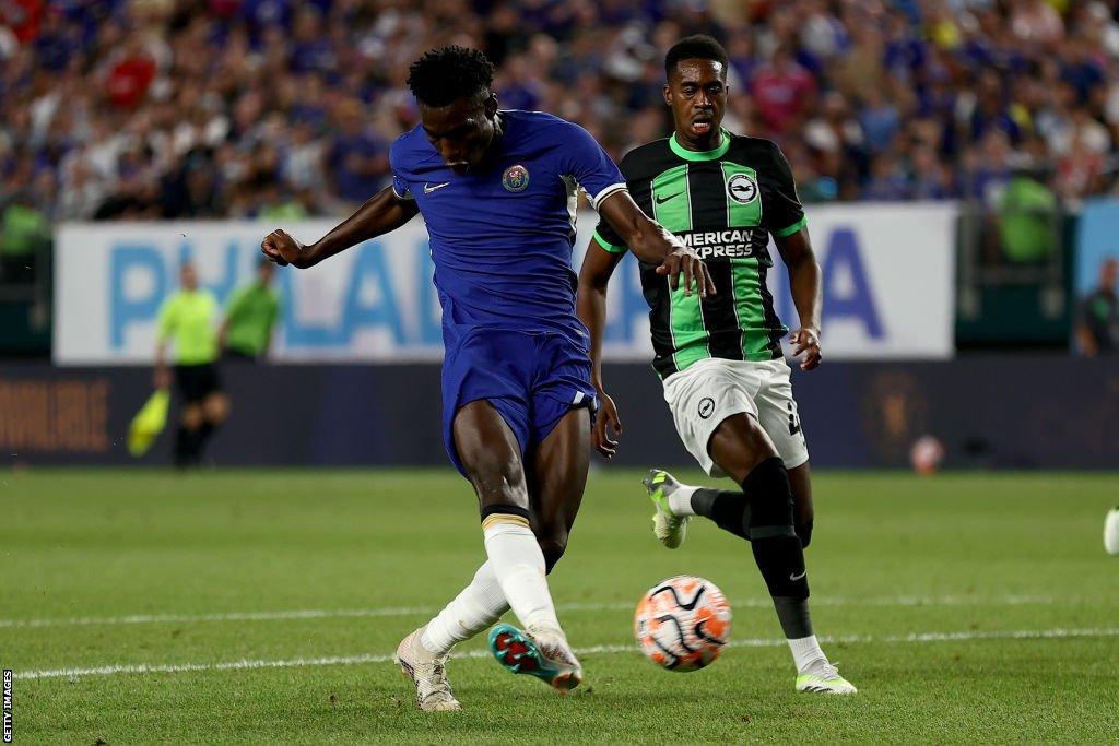 Nicolas Jackson playing football for Chelsea against Brighton