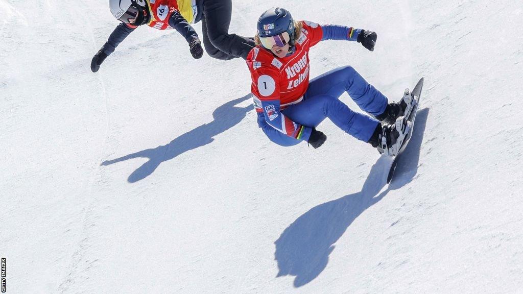 Charlotte Bankes competing in the snowboard cross