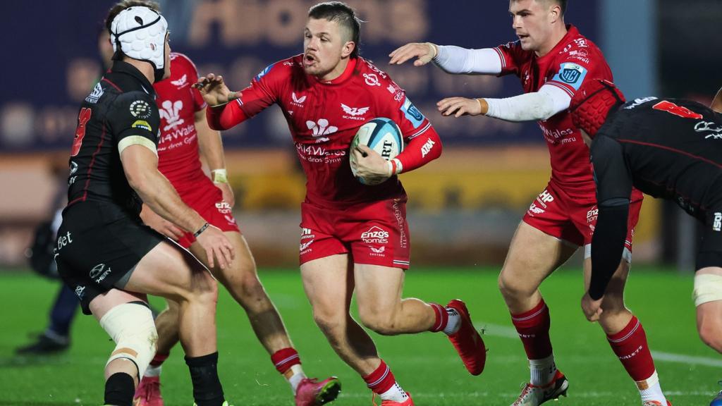 Steff Evans of Scarlets takes on Henco van Wyk of Lions