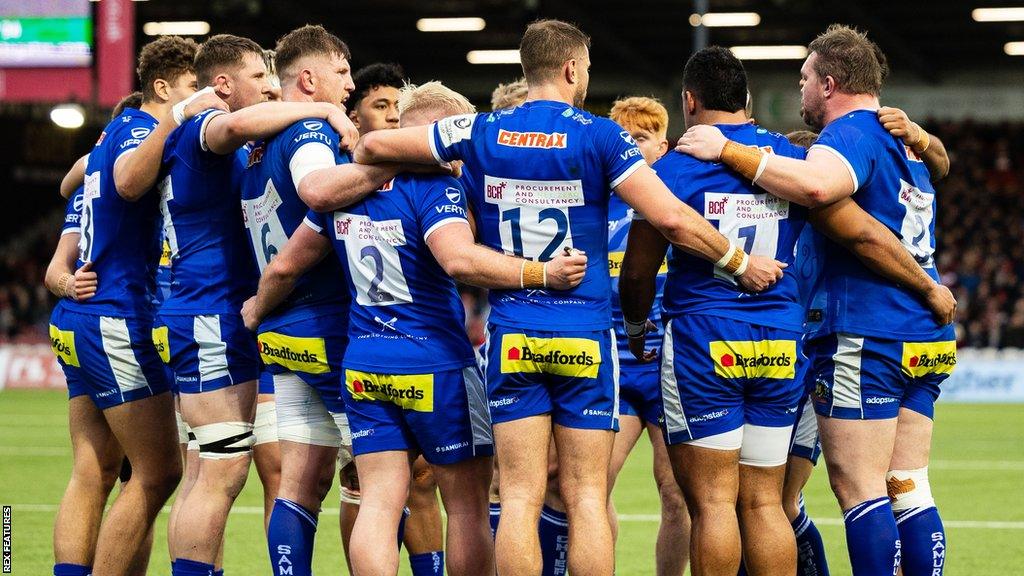 Exeter Chiefs players in a huddle