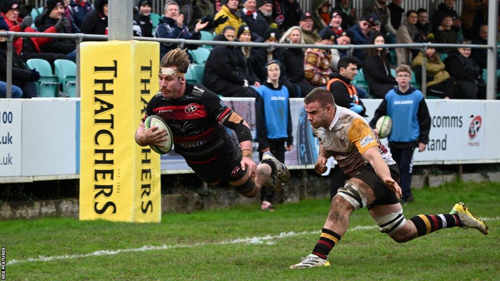 Jarrard Hayler scores a try for Cornish Pirates