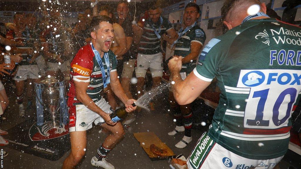 Richard Wigglesworth celebrates Leicester Tigers' Premiership grand final win in the dressing room at Twickenham