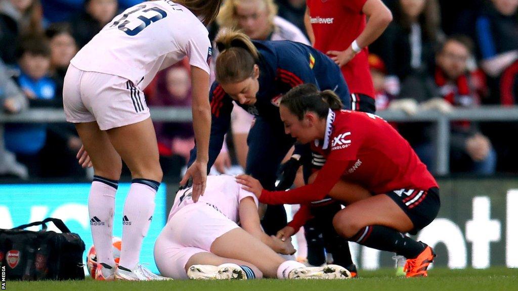 Leah Williamson goes down injured on Arsenal duty