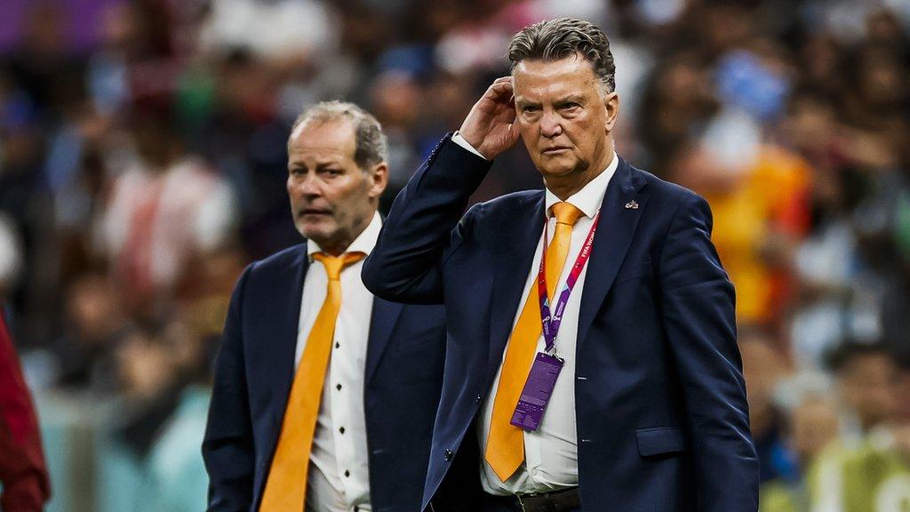 Louis van Gaal Cái Tôi Và Đẳng Cấp - Hành Trình Của Một Huyền Thoại Bóng Đá