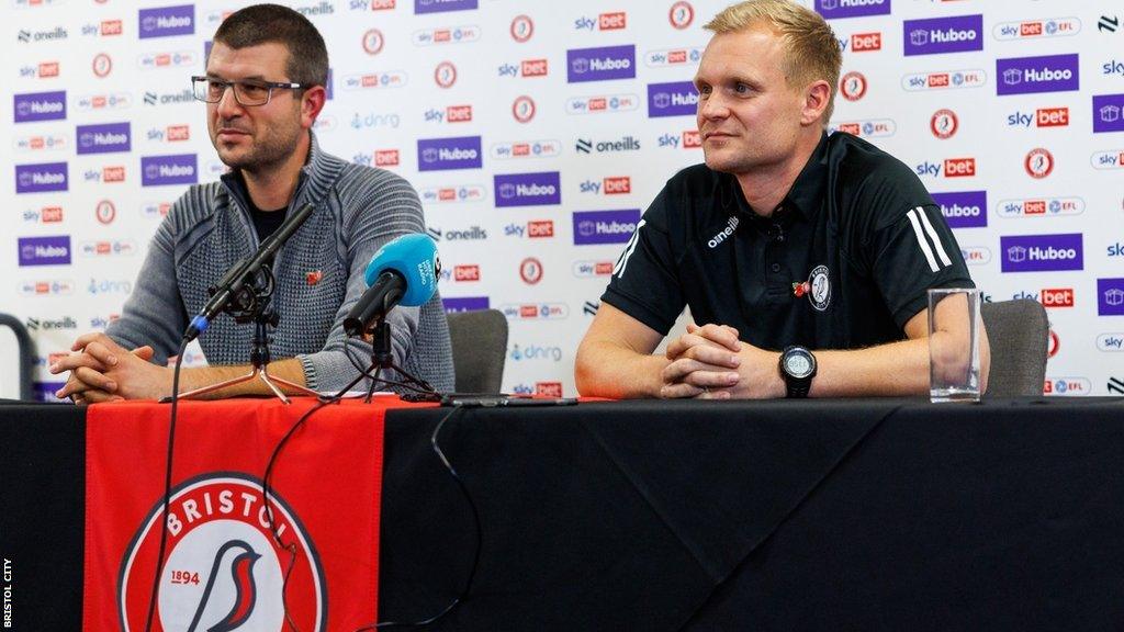 Liam Manning (right) at first Bristol City press conference alongside chairman Jon Lansdown