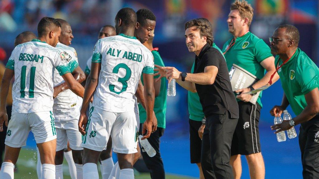 Corentin Martins speaks to Mauritania players on the touchline