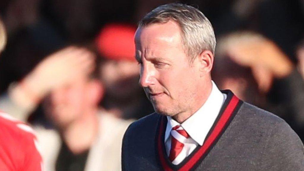 Lee Bowyer is sent to the stands