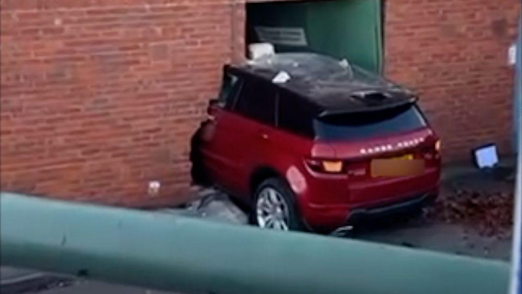 Range Rover crashed into wall of hospital