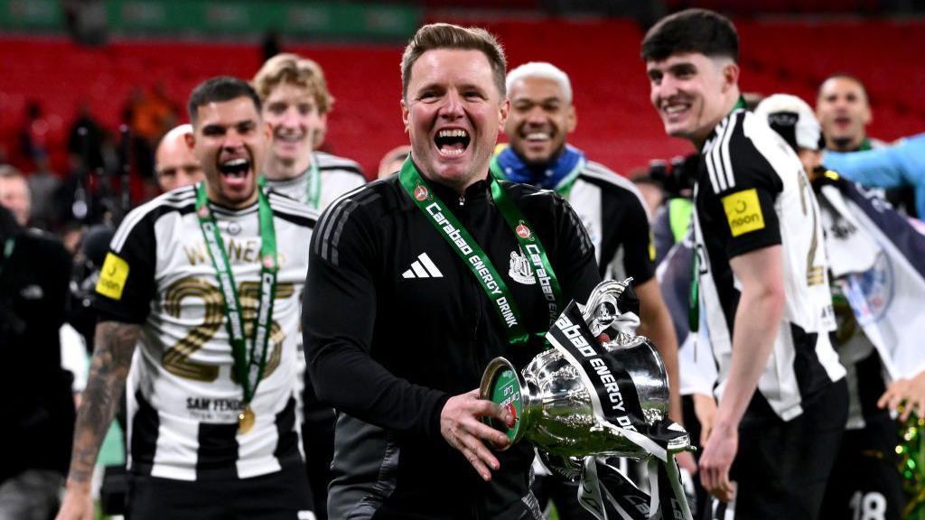 Eddie Howe celebrates with the Carabao Cup trophy