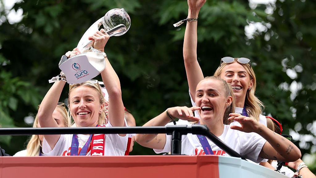 Leah Williamson of England lifts the UEFA Women's Euro trophy during the England Women's team victory parade and celebration