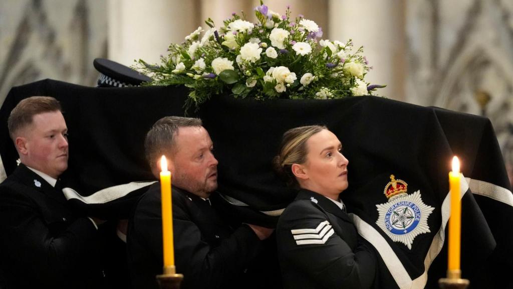 Coffin carried into York Minster