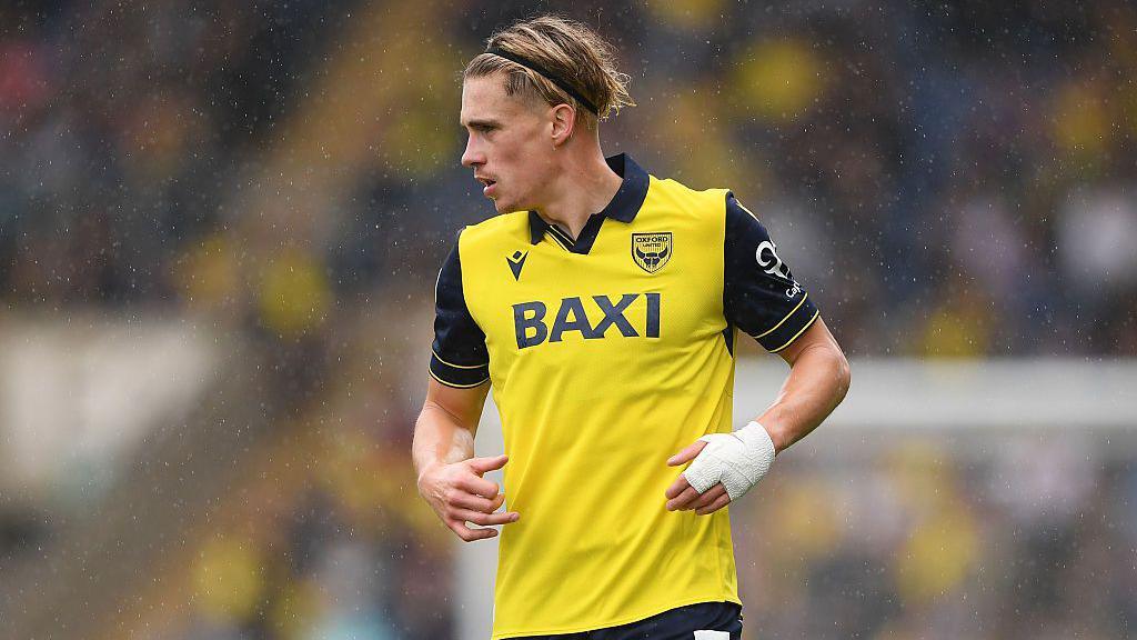 Przemyslaw Placheta in action for Oxford United 