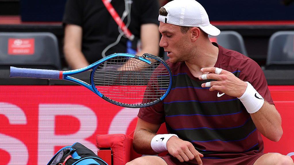 Jack Draper with his broken racquet