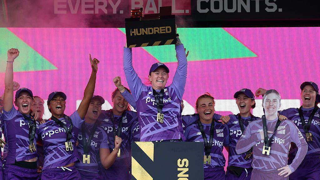 Northern Superchargers celebrate winning the 2025 edition of The Hundred