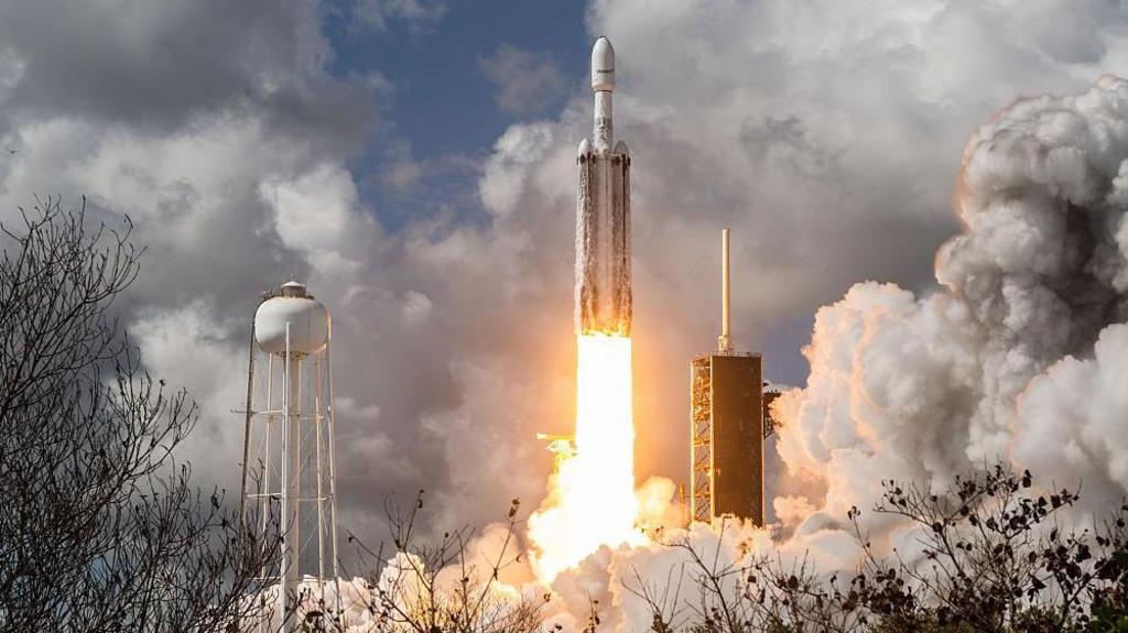 SpaceX sets IPO price at $135 per share, targeting largest stock market debut