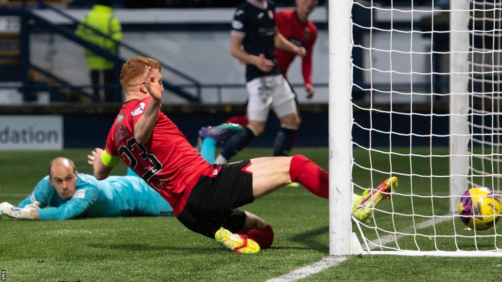 Simon Murray netted twice for an impressive Queen's Park