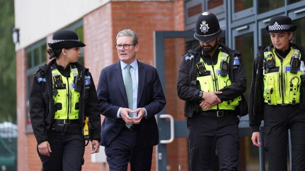 Sir Keir Starmer with police officers. 