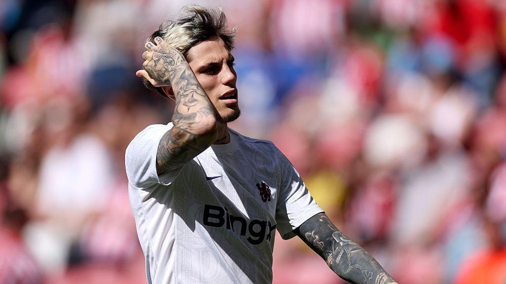 Alejandro Garnacho sweeping his hair aside while warming up before a match at Sunderland