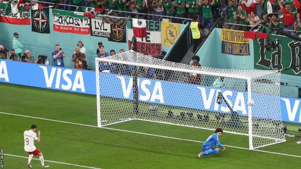 Robert Lewandowski missing his penalty against Mexico