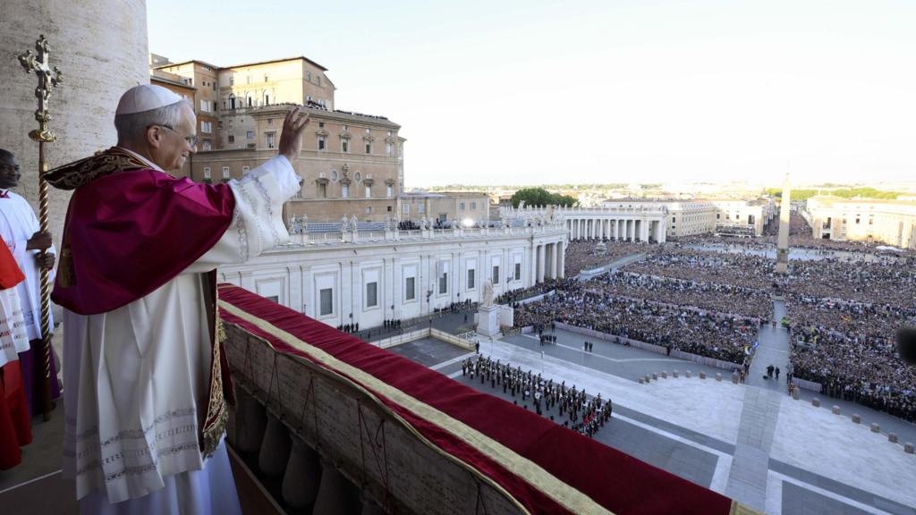 New Pope Leo XIV: Pope Leo XIV due to hold Mass in Sistine Chapel after becoming first US pontiff - BBC News