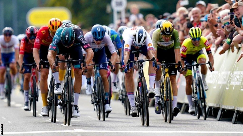 Danny van Poppel beats Ethan Vernon to win stage six of the 2023 Tour of Britain